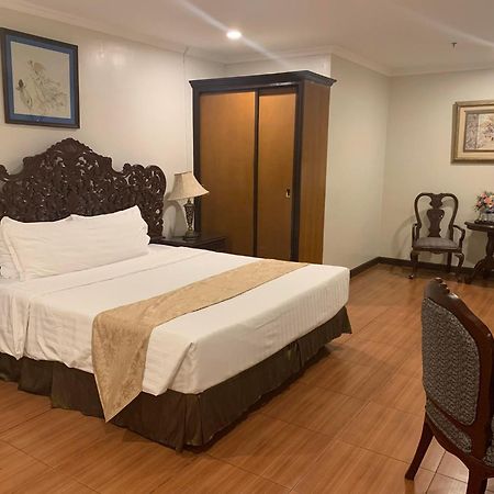 คราวน์รอยัลโฮเต็ล Hotel Balanga ภายนอก รูปภาพ