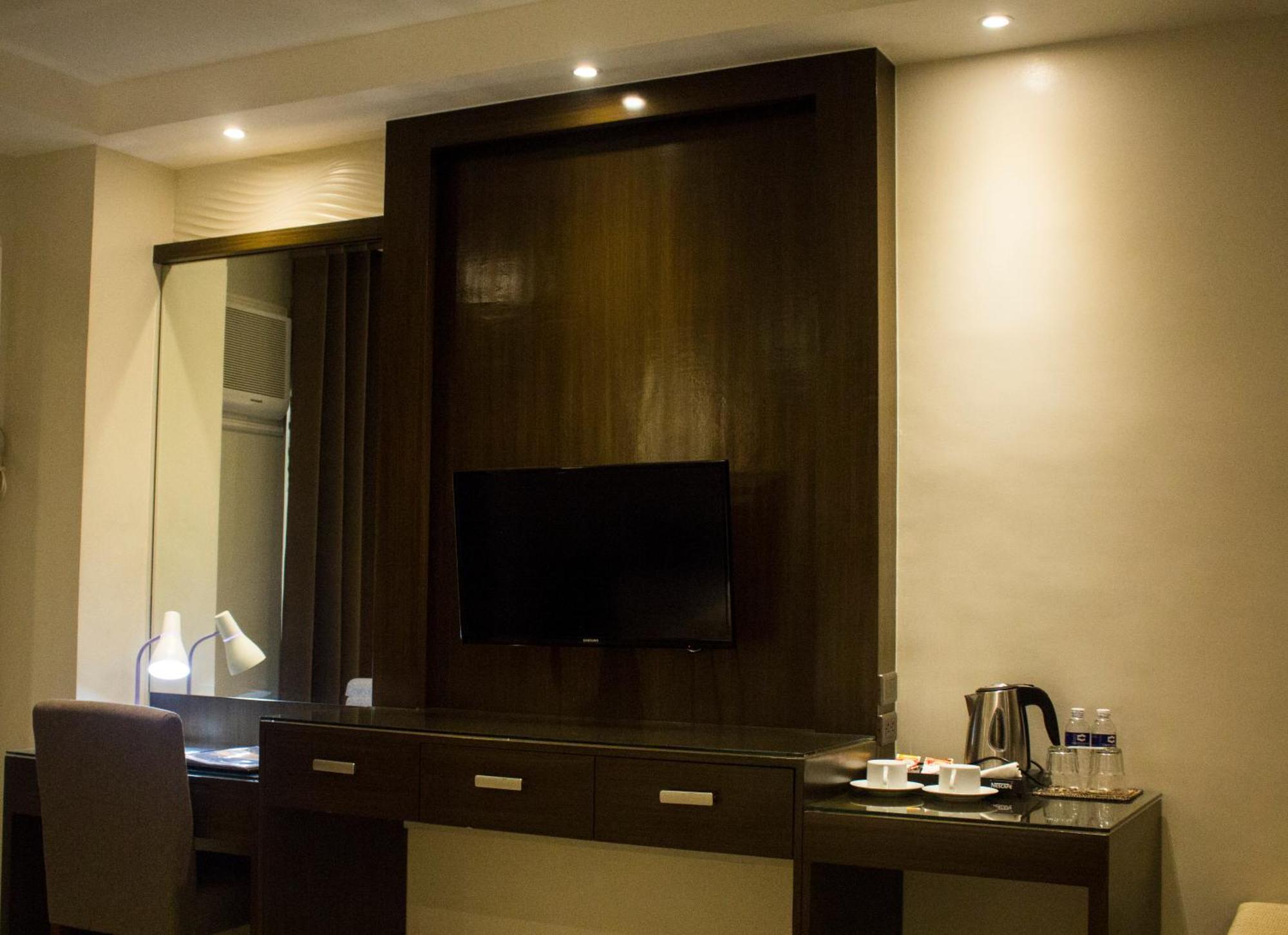 คราวน์รอยัลโฮเต็ล Hotel Balanga ภายนอก รูปภาพ