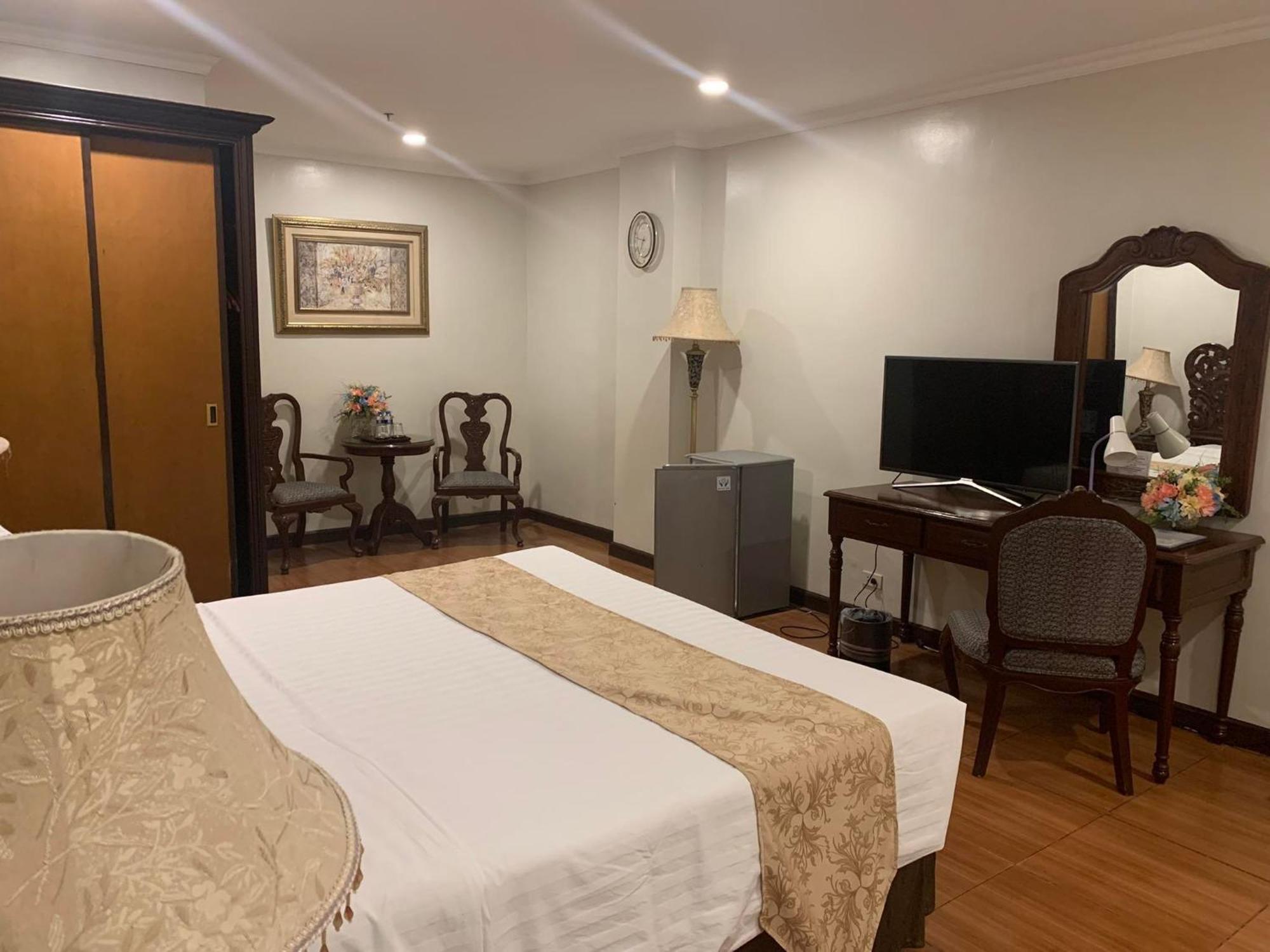 คราวน์รอยัลโฮเต็ล Hotel Balanga ภายนอก รูปภาพ