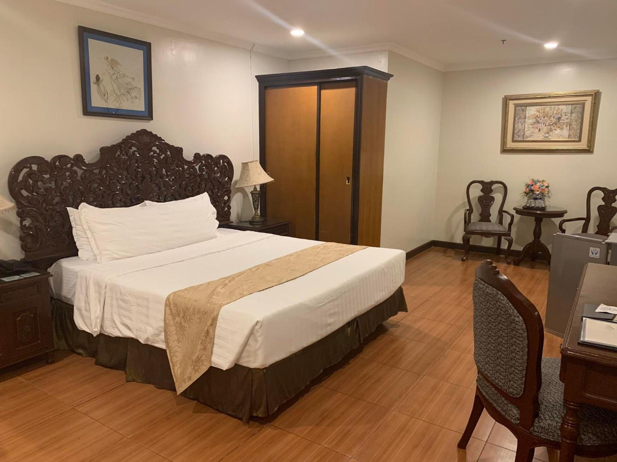 คราวน์รอยัลโฮเต็ล Hotel Balanga ภายนอก รูปภาพ