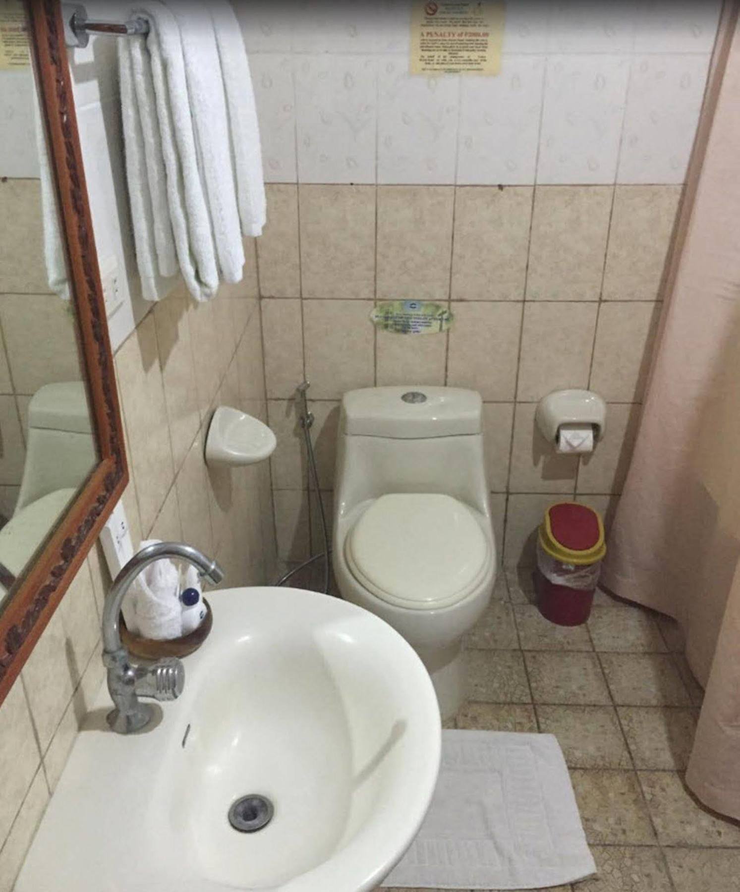 คราวน์รอยัลโฮเต็ล Hotel Balanga ภายนอก รูปภาพ