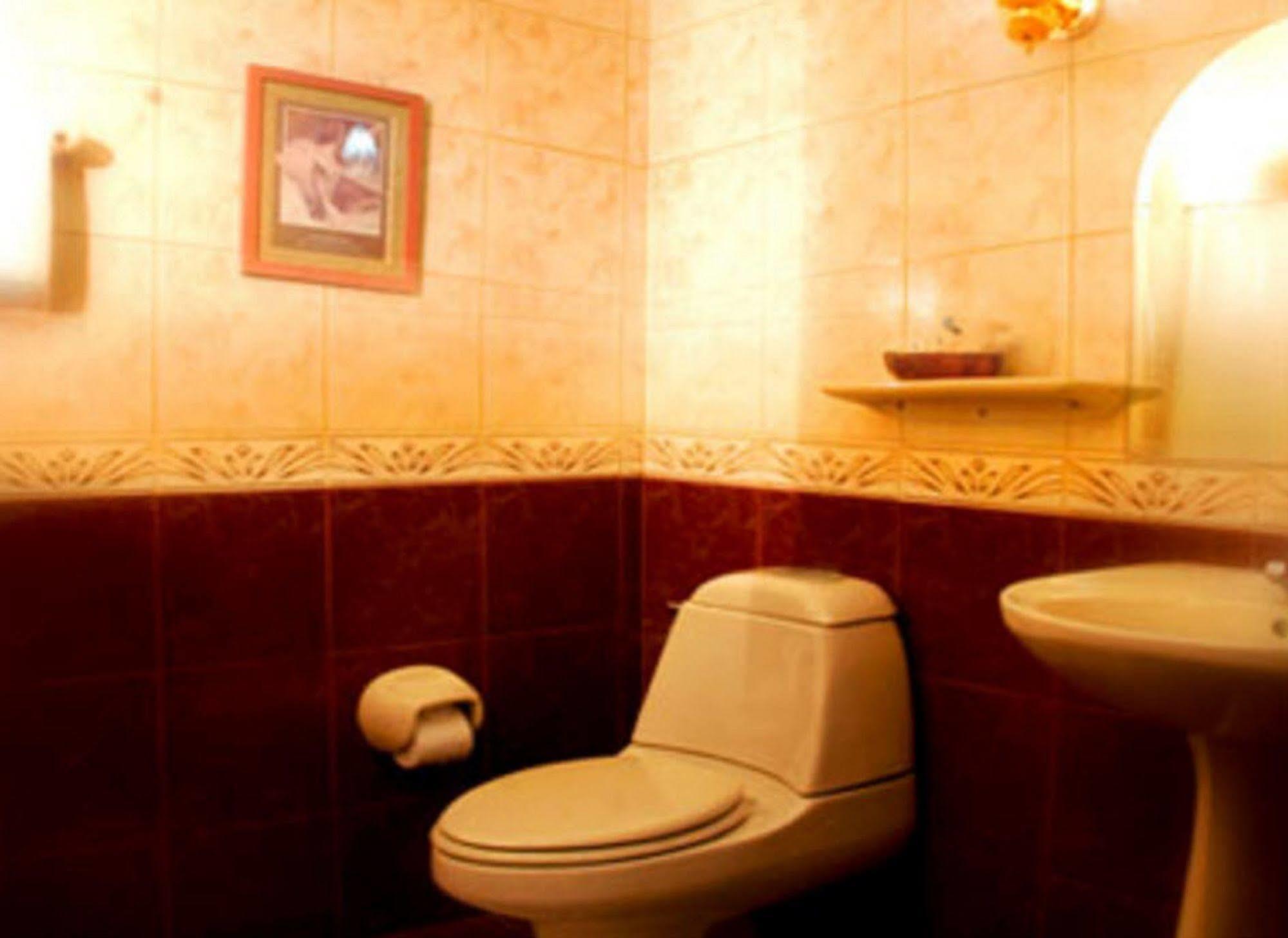 คราวน์รอยัลโฮเต็ล Hotel Balanga ภายนอก รูปภาพ