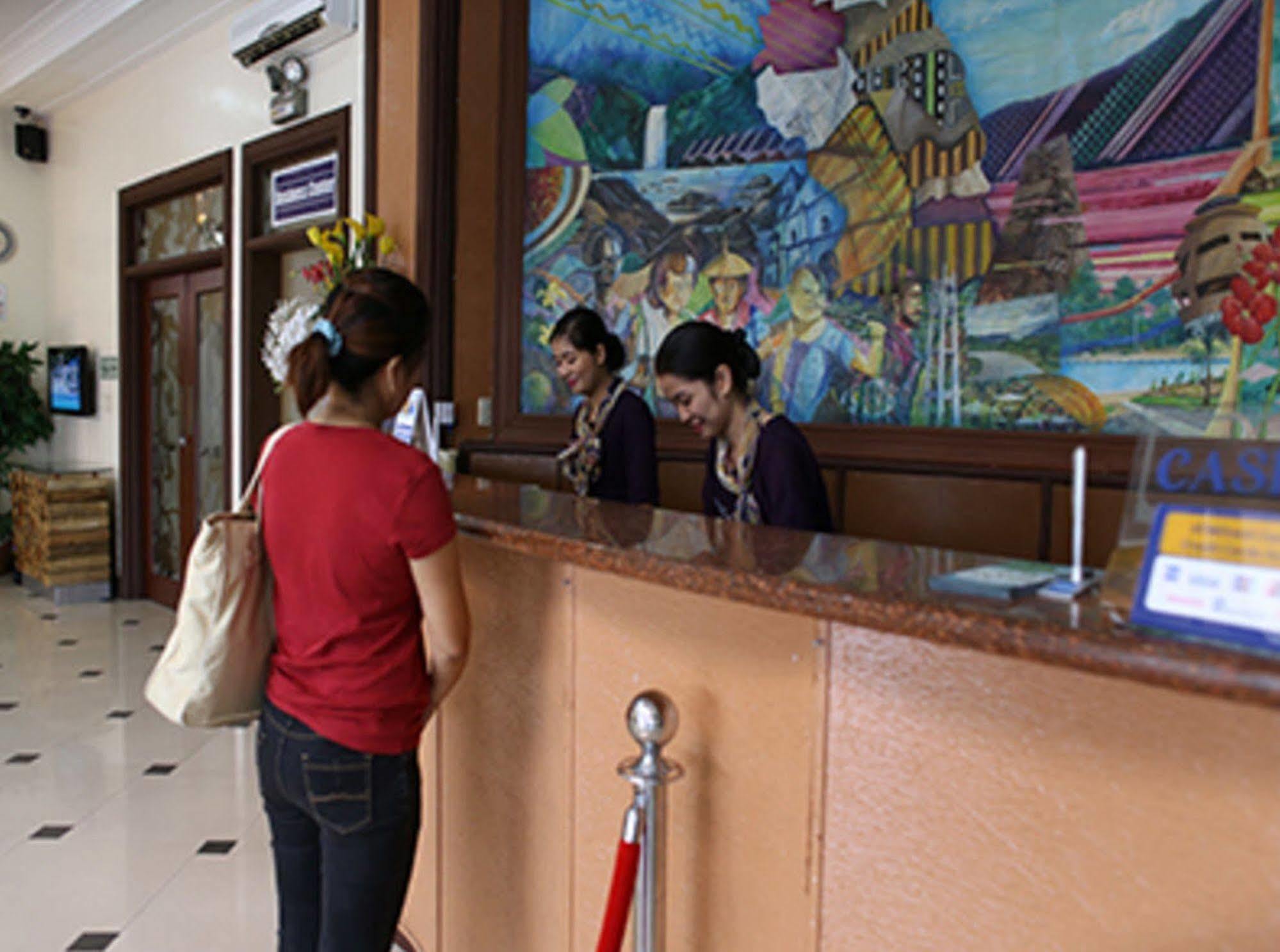 คราวน์รอยัลโฮเต็ล Hotel Balanga ภายนอก รูปภาพ
