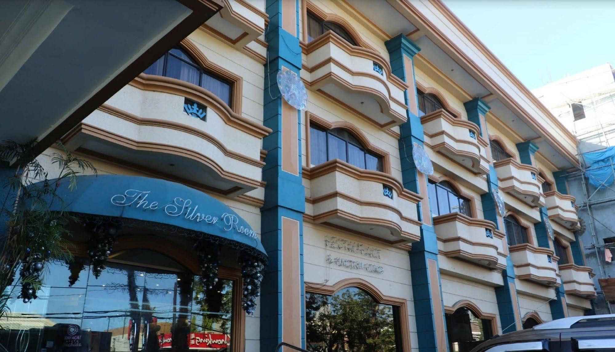 คราวน์รอยัลโฮเต็ล Hotel Balanga ภายนอก รูปภาพ